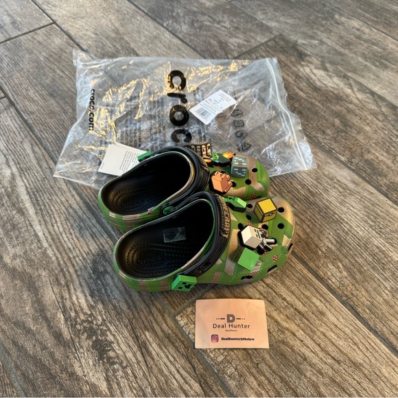 Brand New Crocs Minecraft Kids Classic Clogs - Picture 3 of 8